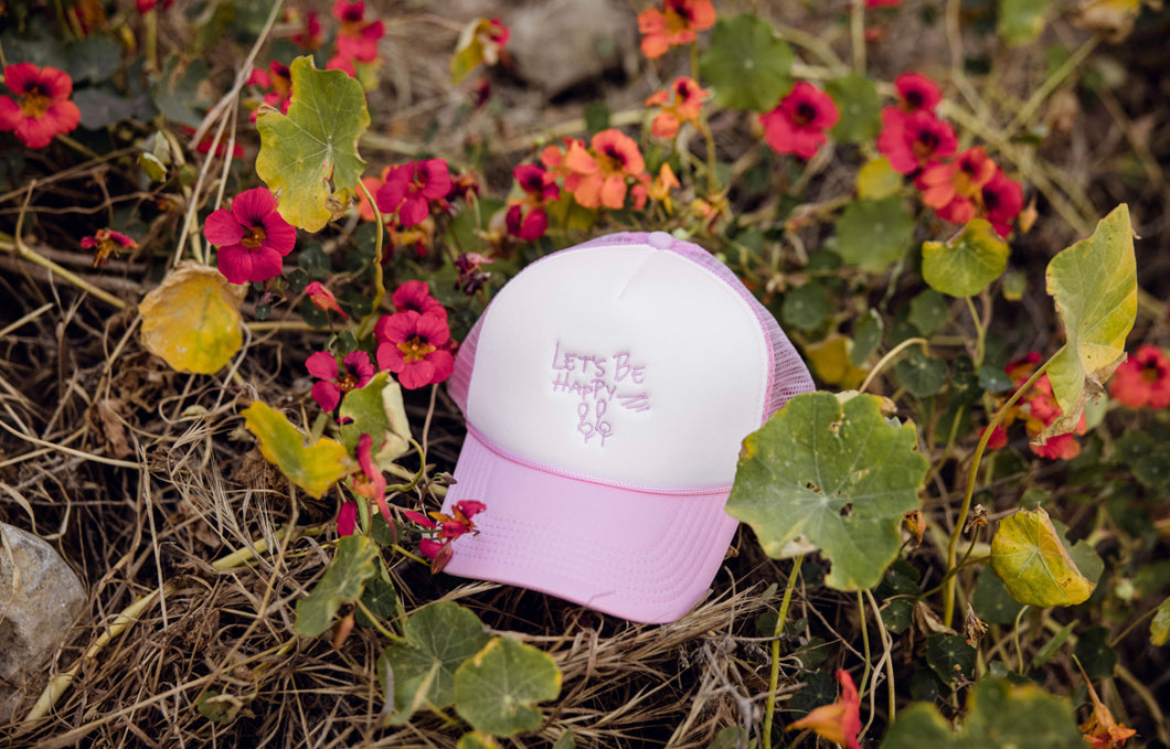 “let’s be happy” trucker cap pink / white