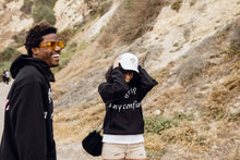 “let’s be happy” trucker cap white / white